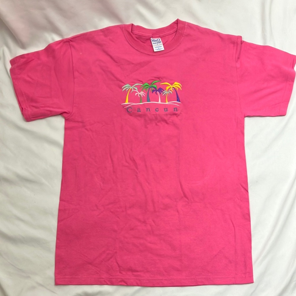 Bubble gum pink Cancun graphic tee shirt size medium